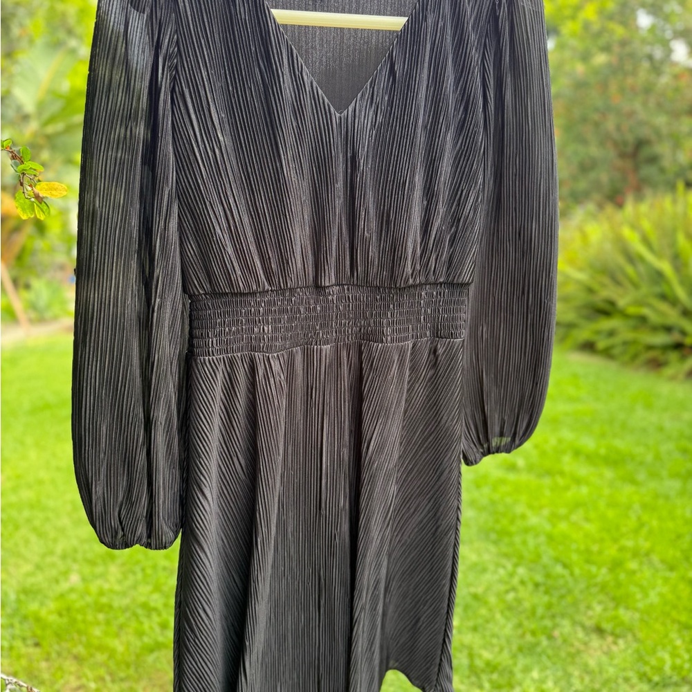 Kensie Black Pleated V-Neck Long Sleeve Pleated Dress